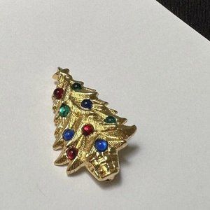 Signed Monet Multi Color Rhinestone Gold Tone Christmas Tree Brooch Pin NWOT